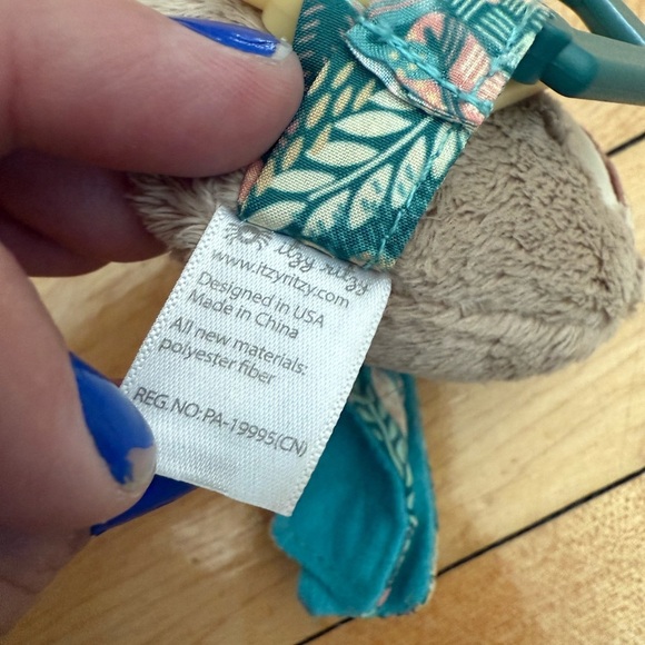 Itzy Ritzy car seat joy ritzy jungle travel toy - Picture 3 of 4